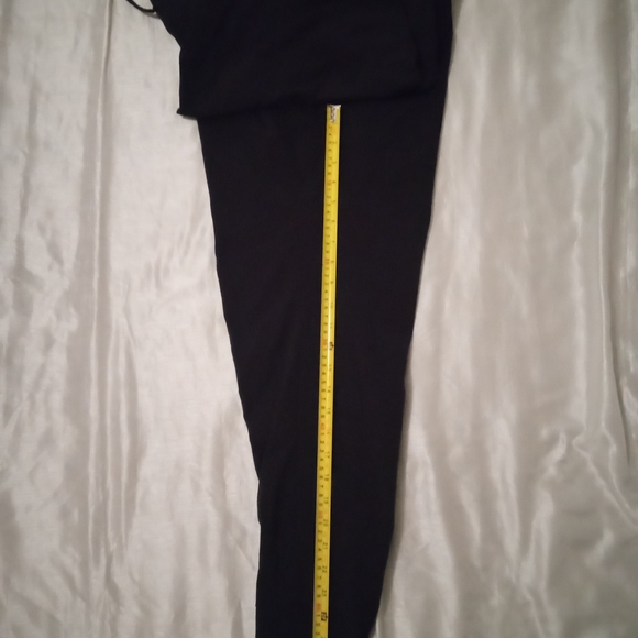 Athleta Pants - Athleta Women's Elastic Waist Black Capris Size10